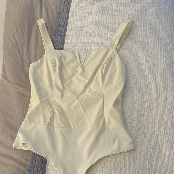 Elegant White Bodysuit - Picture 2 of 5